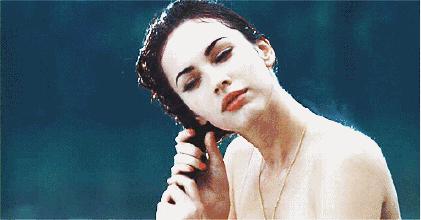 头发干枯像草一样怎么用护发素,换季会导致头发干枯毛躁吗