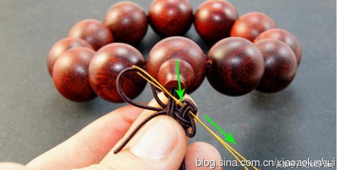 单股弹力绳手串收尾打结图解,穿手串的方法视频教程