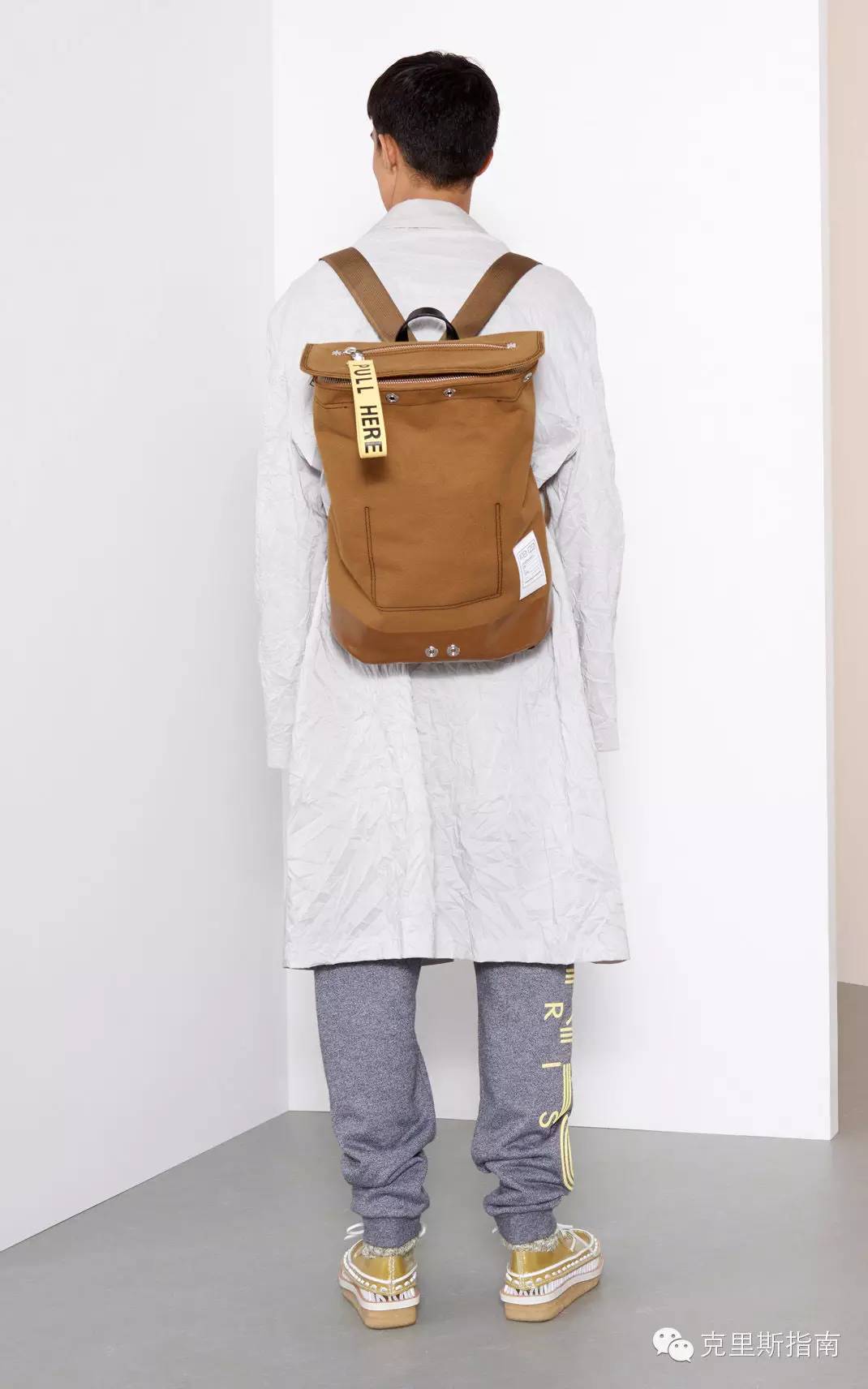 适合年轻人背的双肩包轻奢,好背又好看的双肩包