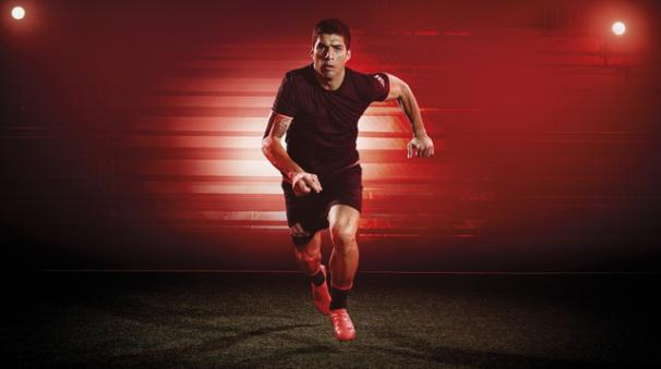 苏亚雷斯世界杯战靴,苏亚雷斯世界杯偷球鞋