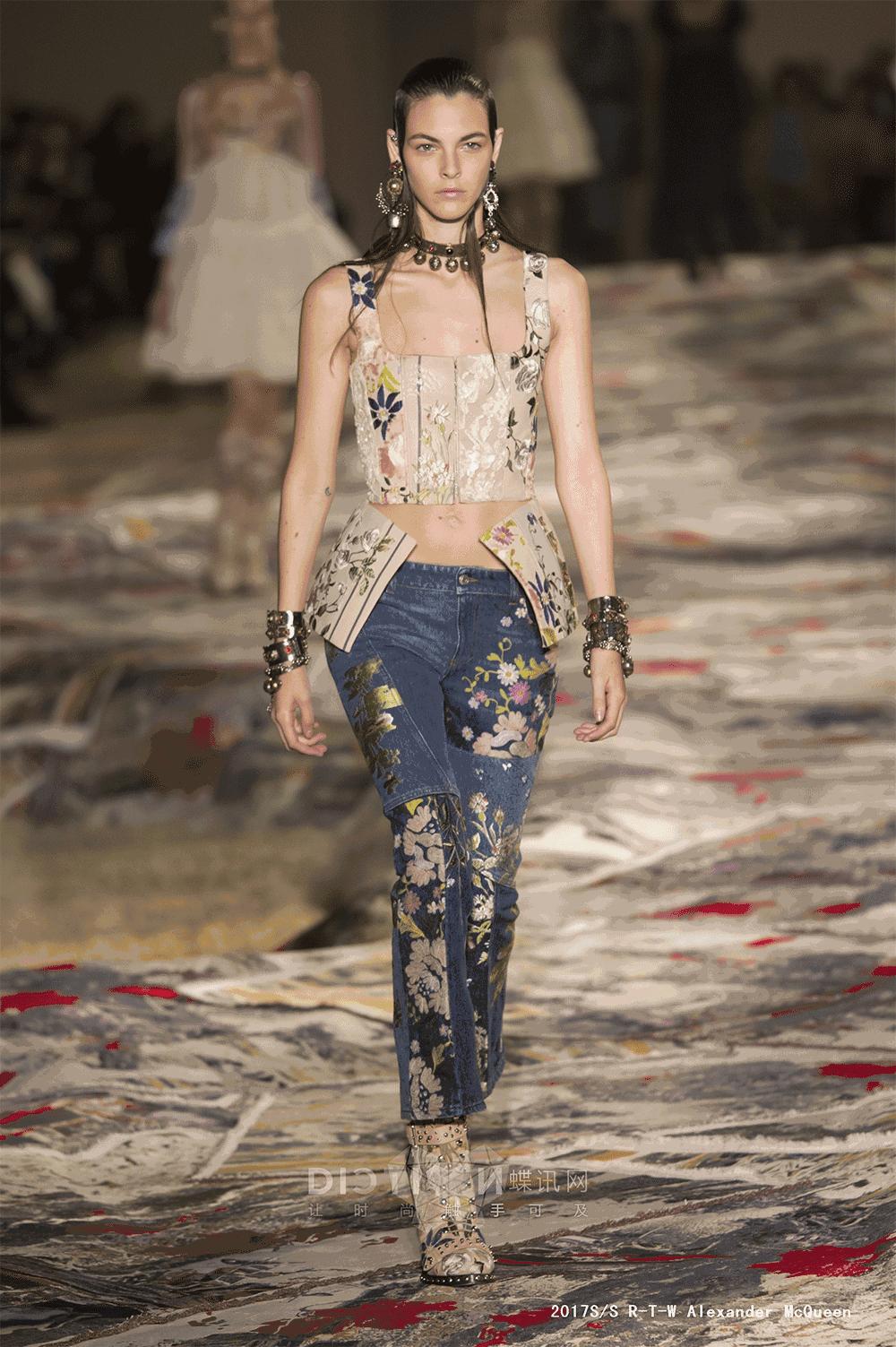 时装秀mcqueen,mcqueen最新礼服