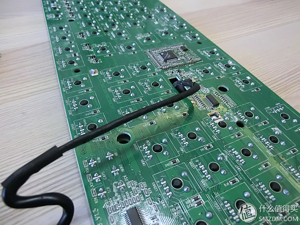 国产轴请继续努力!曜越TteSPORTS波塞冬ZRGB背光机械键盘评测