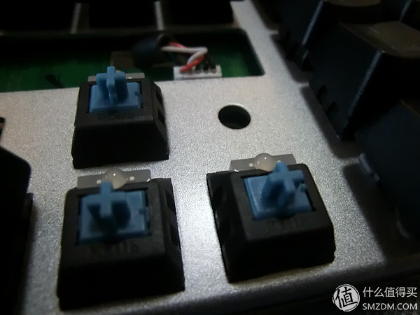 国产轴请继续努力！曜越TteSPORTS波塞冬ZRGB背光机械键盘评测