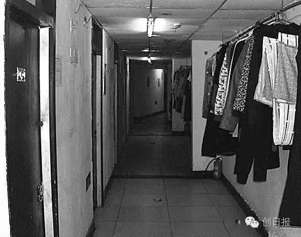 你拿镜子晃人时，有人用它点亮地下室居住者的家，为100万人带去温暖的阳光！