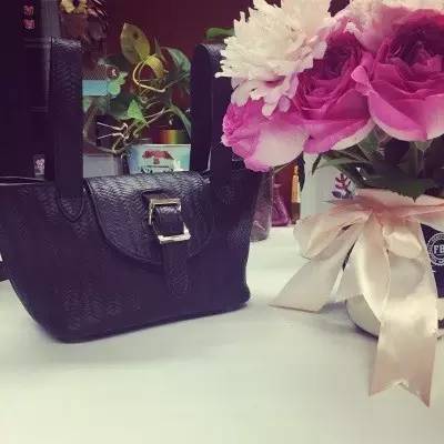 有些女人的安全感，在她的大包包里