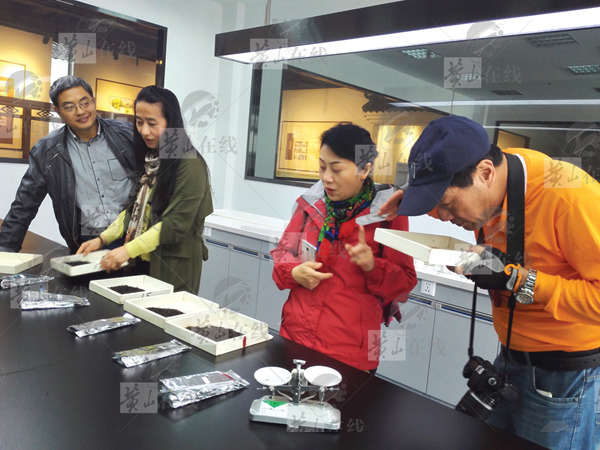 海外黄山人祖国永远在心中