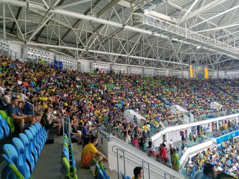 “Ole,Ole,Ole,Ole,内内”去看奥运会的巴西人，只能穿一件球衣！