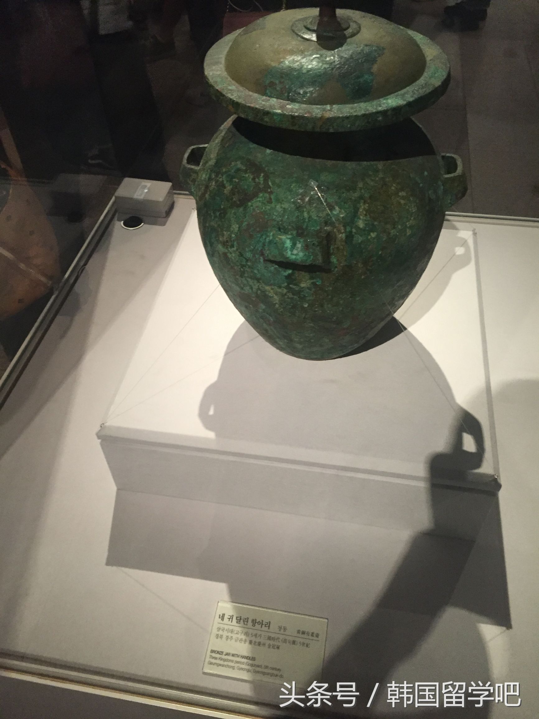 老教授带学生去山洞找文物,韩国教授来到中国博物馆