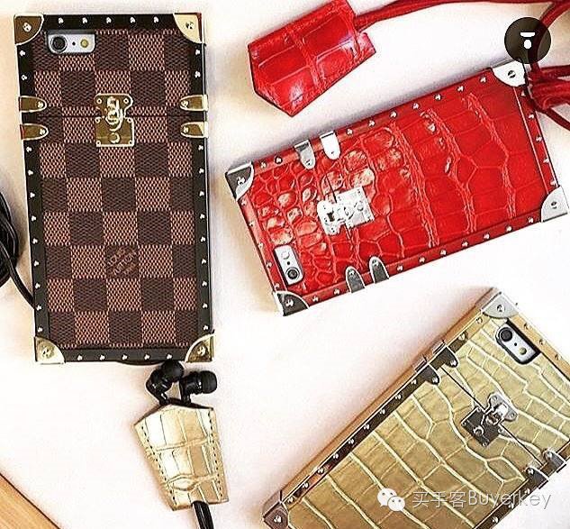 手拿包女推荐真皮徽章款,新款女士手拿包百搭大容量