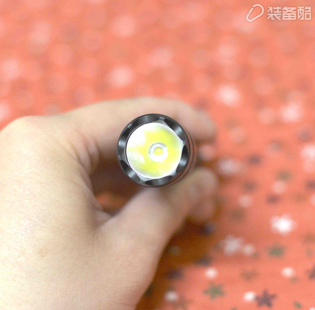 PowertacCM-one手电筒是装备中的酷