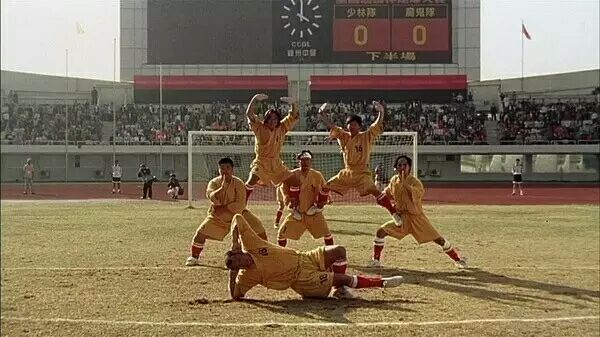 周星驰与吴孟达少林足球唱歌片段,少林足球周星驰吴孟达找陈国坤