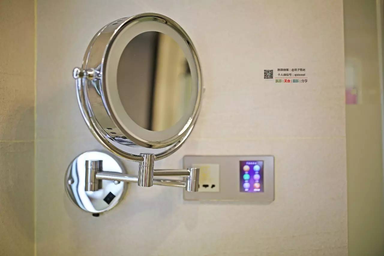 这一家酒店有门童，叫“白手套”。