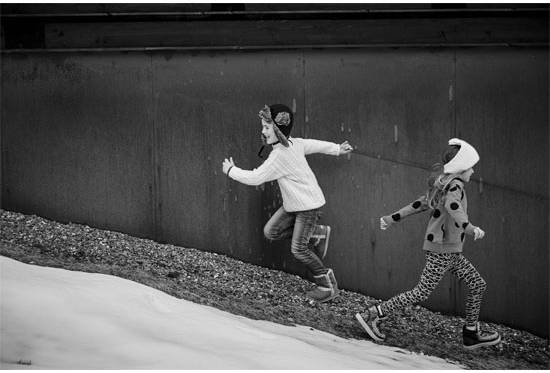 适合小个子冬天穿的雪地靴,腿短穿马丁靴还是雪地靴