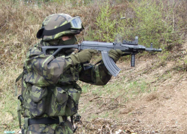 ak47步枪恐怖分子,世界上最大的ak47突击步枪