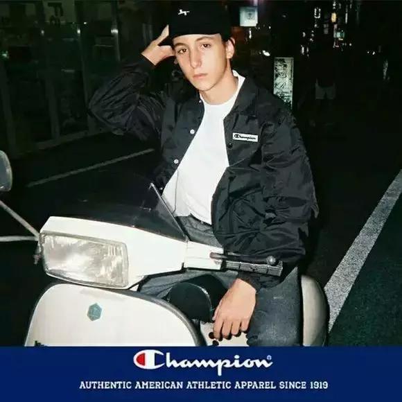 穿了一件很喜欢的卫衣,champion卫衣连帽和圆领