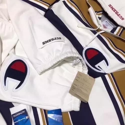 穿了一件很喜欢的卫衣,champion卫衣连帽和圆领