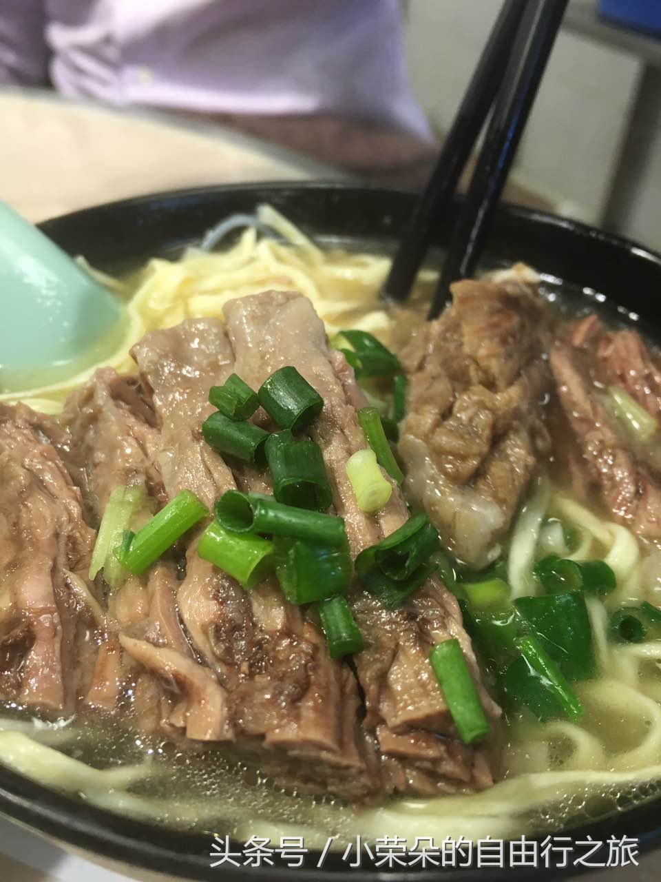 不能说的秘密香港实拍：白菜价大牌面膜与高价蔬菜牛腩面背后猫腻