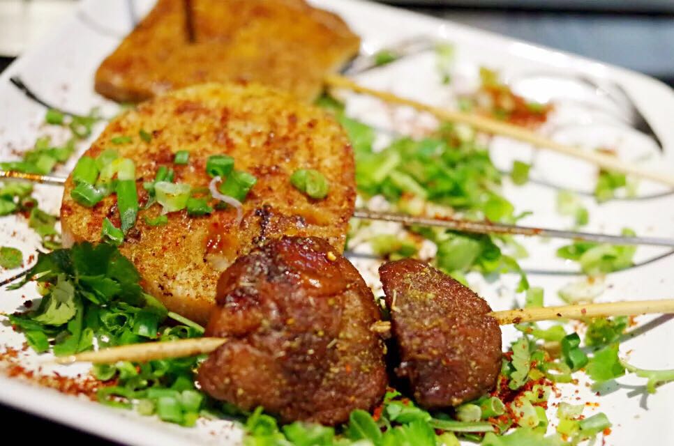 山洞里面吃烤肉,去深山老林烤串的最好地方