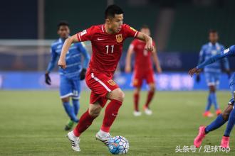 国足过人踩球被失误gif,国足5:1马来西亚gif