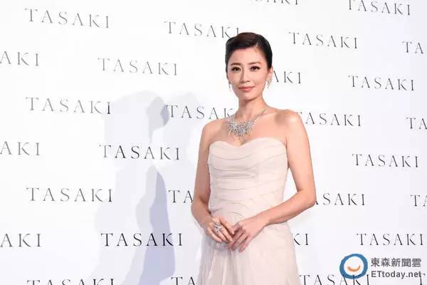 贾静雯三胎是剖腹产还是顺产,贾静雯三胎顺产还是剖腹产