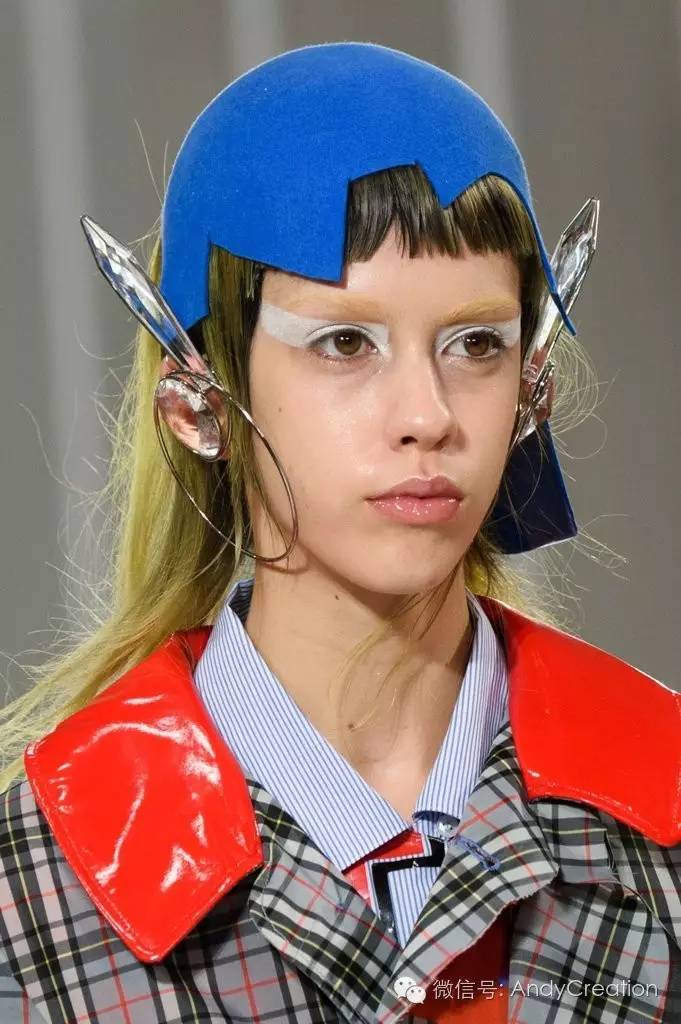 2019秋冬秀场妆容,巴黎时装周的妆容衣服特点