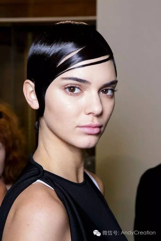 2019秋冬秀场妆容,巴黎时装周的妆容衣服特点