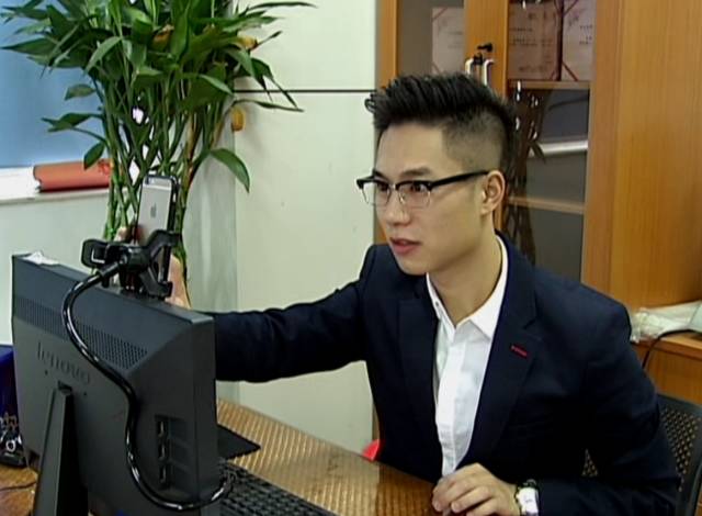 杭州一高颜值证券投资顾问今天首次做直播，快看！