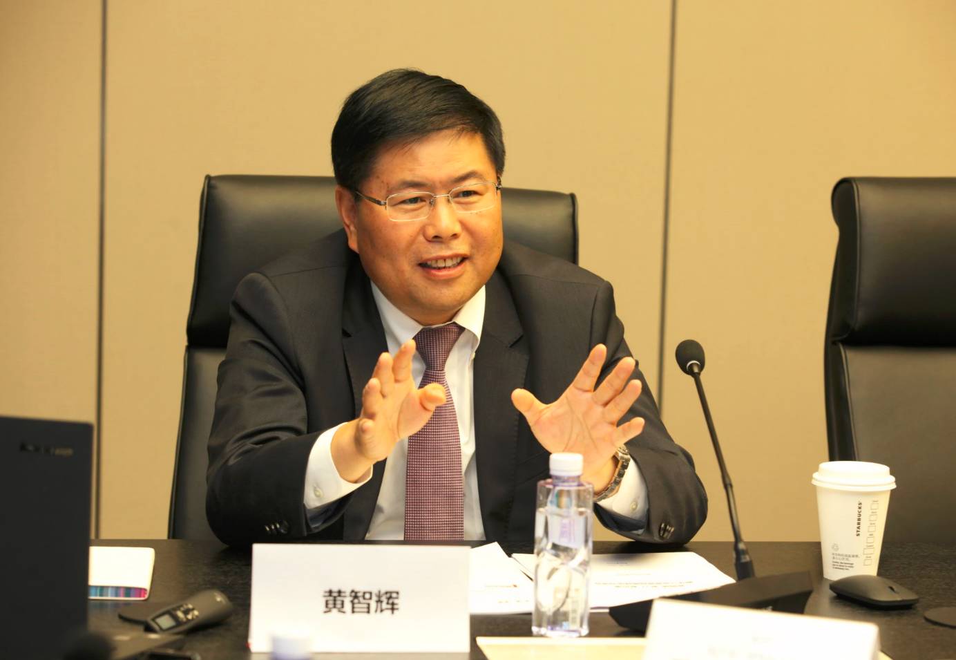 鏂板崕涓夐粍鏅鸿緣,鏂板崕涓夐泦鍥㈤粍鏅鸿緣