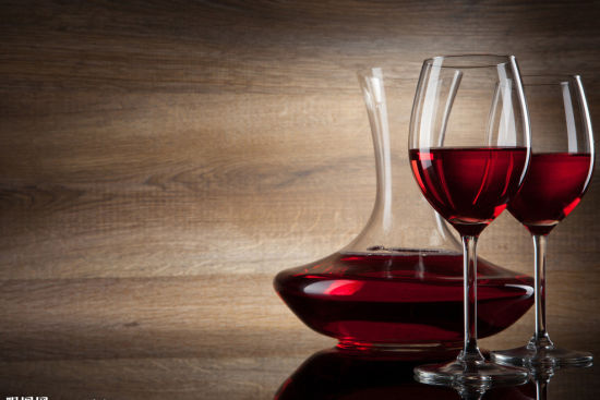 老年人喝红酒的好处和坏处,常喝红酒对睡眠有好处吗
