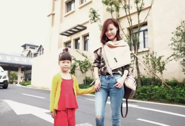 姐妹亲子装怎么拍,亲子装的闺蜜照