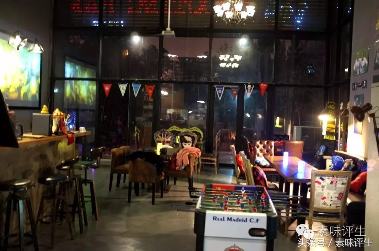 足球元素的酒吧,天空休闲足球酒吧