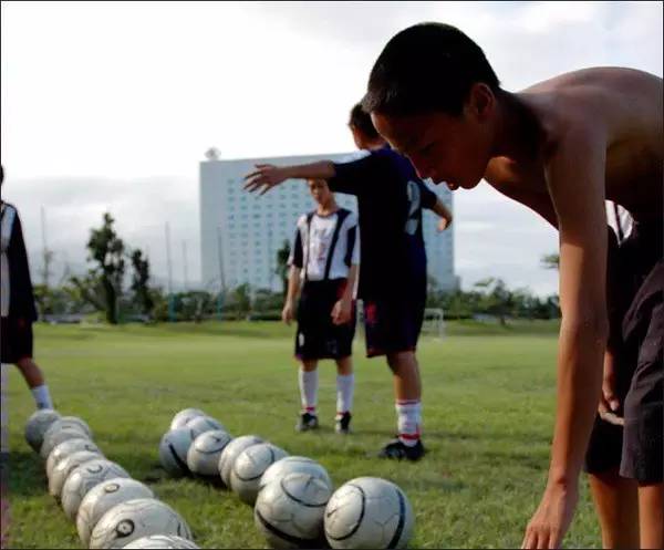 想走出“国足阴影”？这群热血燃梦的足球小将能帮你