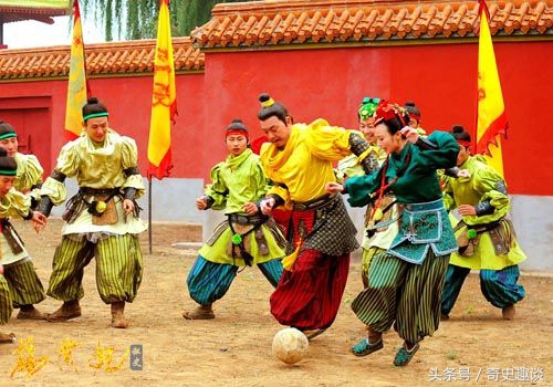 历史上最喜欢足球的五个皇帝，最后一个都把国家踢没了