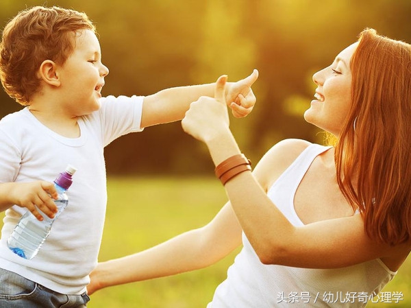 自然流产四天出血还有血块正常吗,怀孕初期有少量出血正常吗