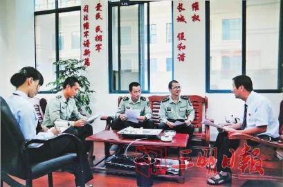 双拥之花怒放,双拥花开别样红