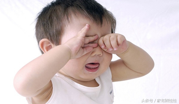 宝宝眼屎多妈妈饮食需注意什么,宝宝出眼屎小妙招