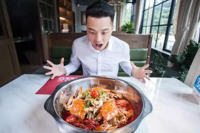 老板壕打5.8折，​全年无休摄魂小龙虾，逼爆头我都要吃到Ta