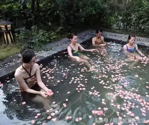 下雨天和温泉才是绝配,寒冬与温泉是绝配