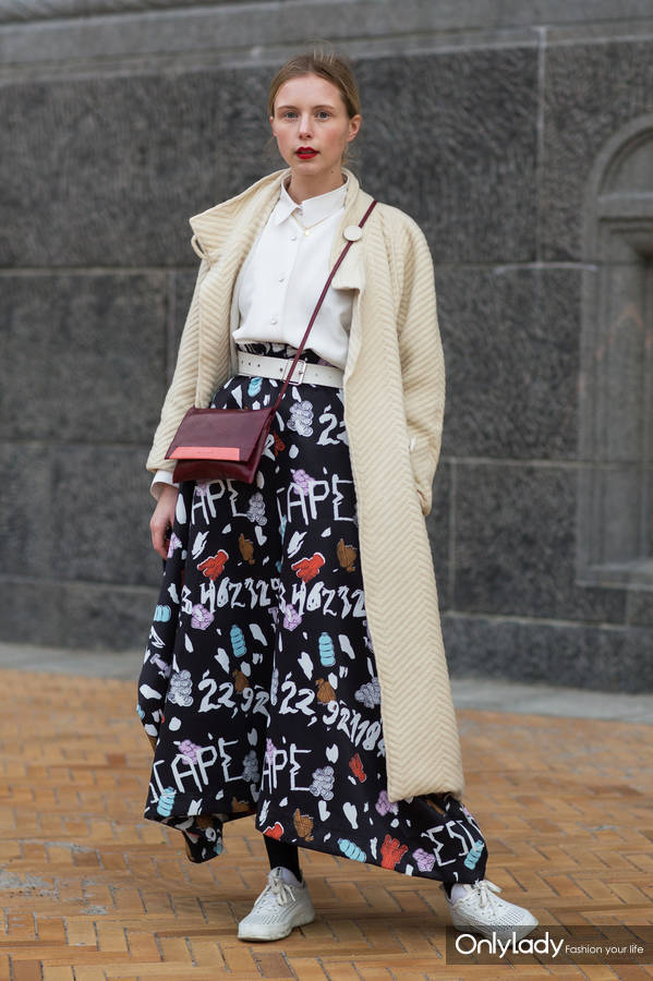 越穿越多的深秋怎么她们却看上去越来越瘦高？