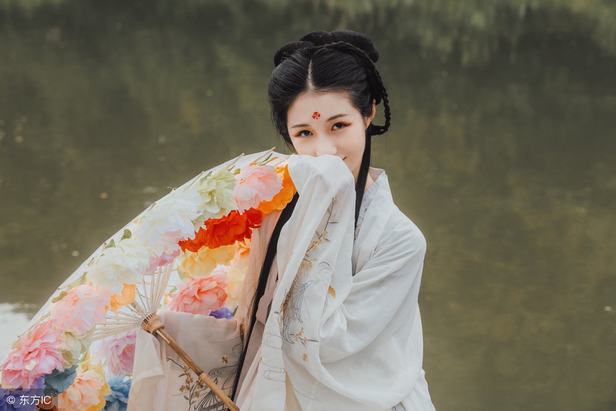 小说：学院考试，草包嫡女对艺术一窍不通，*男美**考官吹笛帮作弊