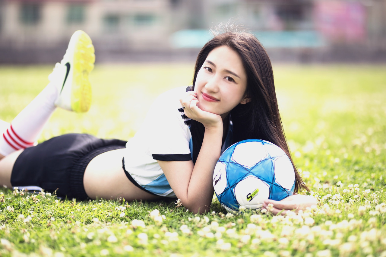 小说：年仅十八岁的本土小将，在自己的中超首秀遭遇疑似误判点球