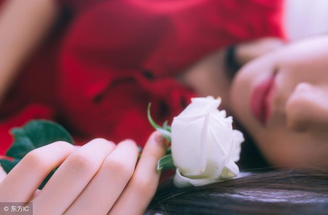 小说：她自从认了校霸当爸，校霸每天在线打脸，说好不宠她，食言