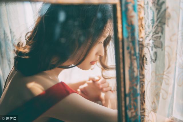 小说：总裁让代购买七个颜色的书包，他小娇妻上学每天都要换一个