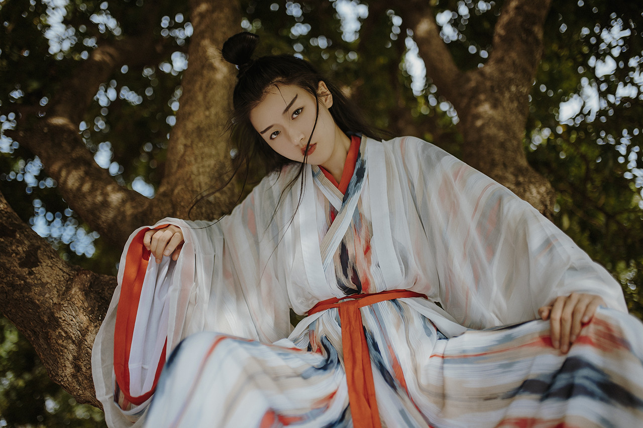 穿越者为了拯救大陆牺牲自己小说,小说部落冲突开局获得逆天兵种