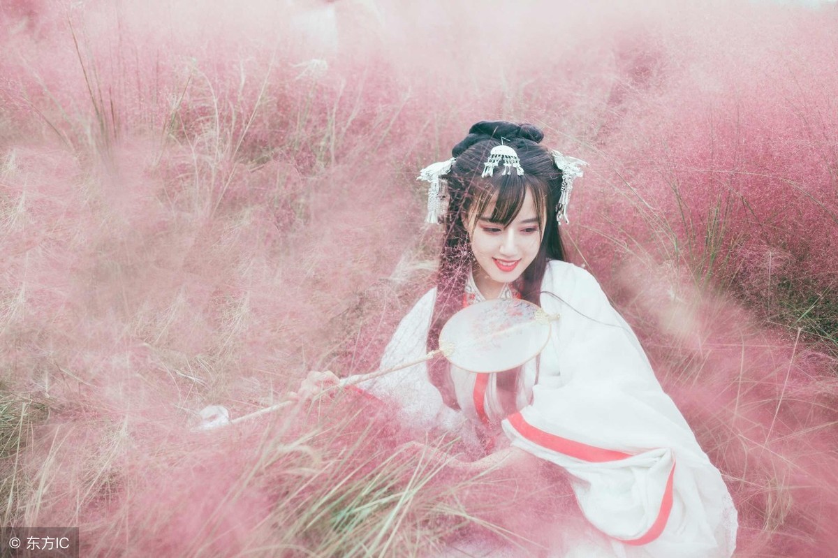 小说：王牌女特工穿越古代，看上她的世子对她撒娇，她却决定动手