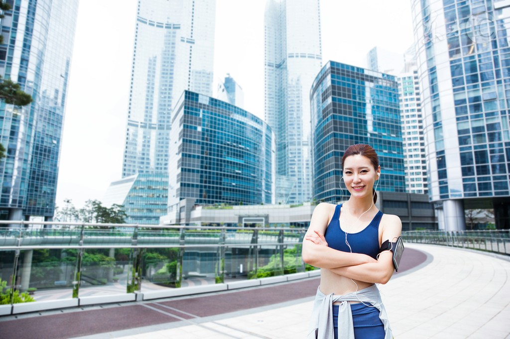 小说：杜少亲自代人夜里到家里偷袭闹事，以结后患，不料吃大闷亏