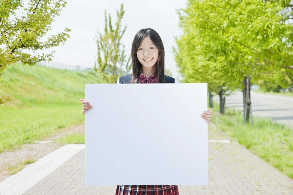 小说：她送老婆680万元翡翠，老婆结婚好几年，连嘴都不让他亲