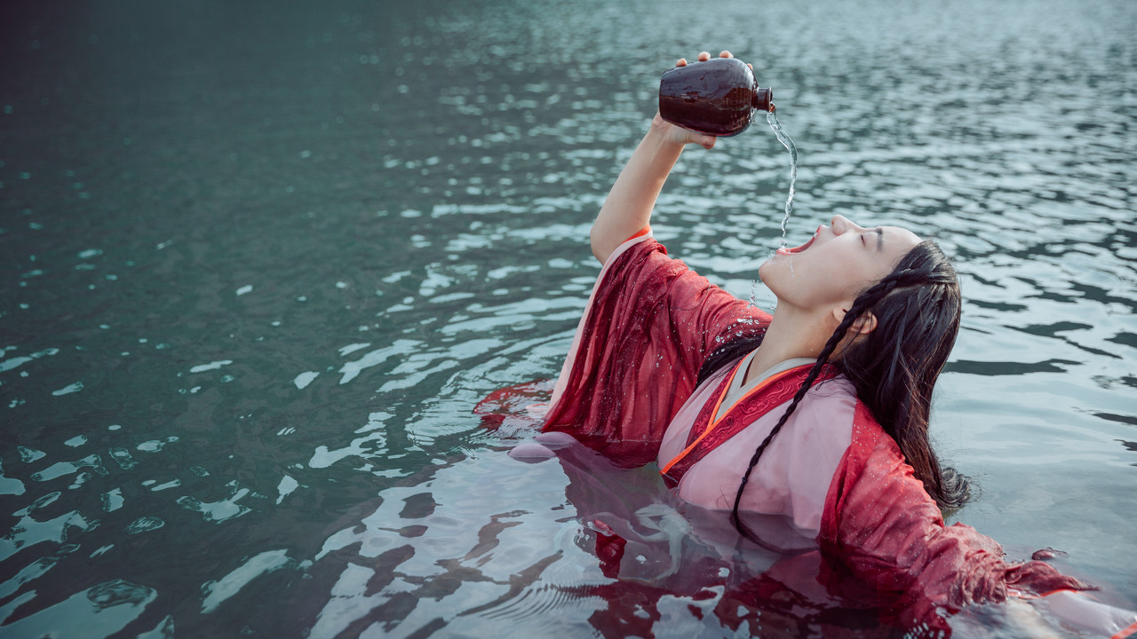 故事：丹青苑是一片庞大的空间，种植着药材，不乏一些珍贵的