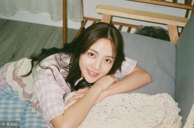 小说：觉醒后，女配她带着红包群修仙了