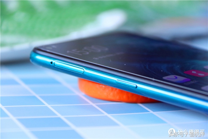 vivoz5x全面详细评测,vivoz5x挖孔屏视频